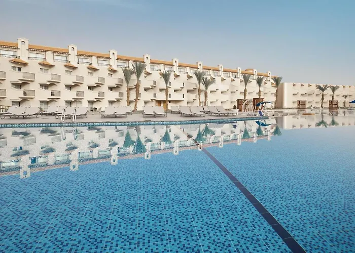 منتجع ذا في لاكشري ريزورت سهل حشيش 5*
